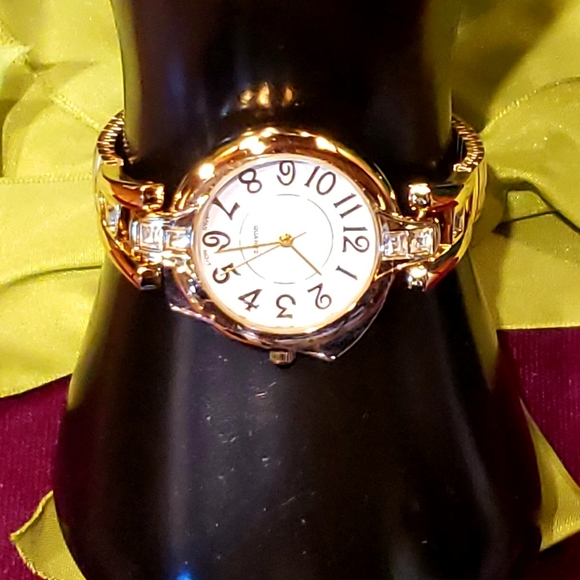 VTG AVON Crystal Accent Quartz Wrist Watch Large Face - NIB - Picture 8 of 12